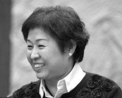 一張紙漲幾分錢(qián)，昔日女首富歸來(lái)