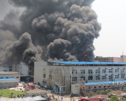 廣東又一印刷廠起火，一夜之間付之一炬！！！