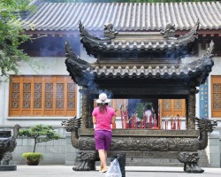 臺當局推出減香封爐政策，制香、金紙業受沖擊